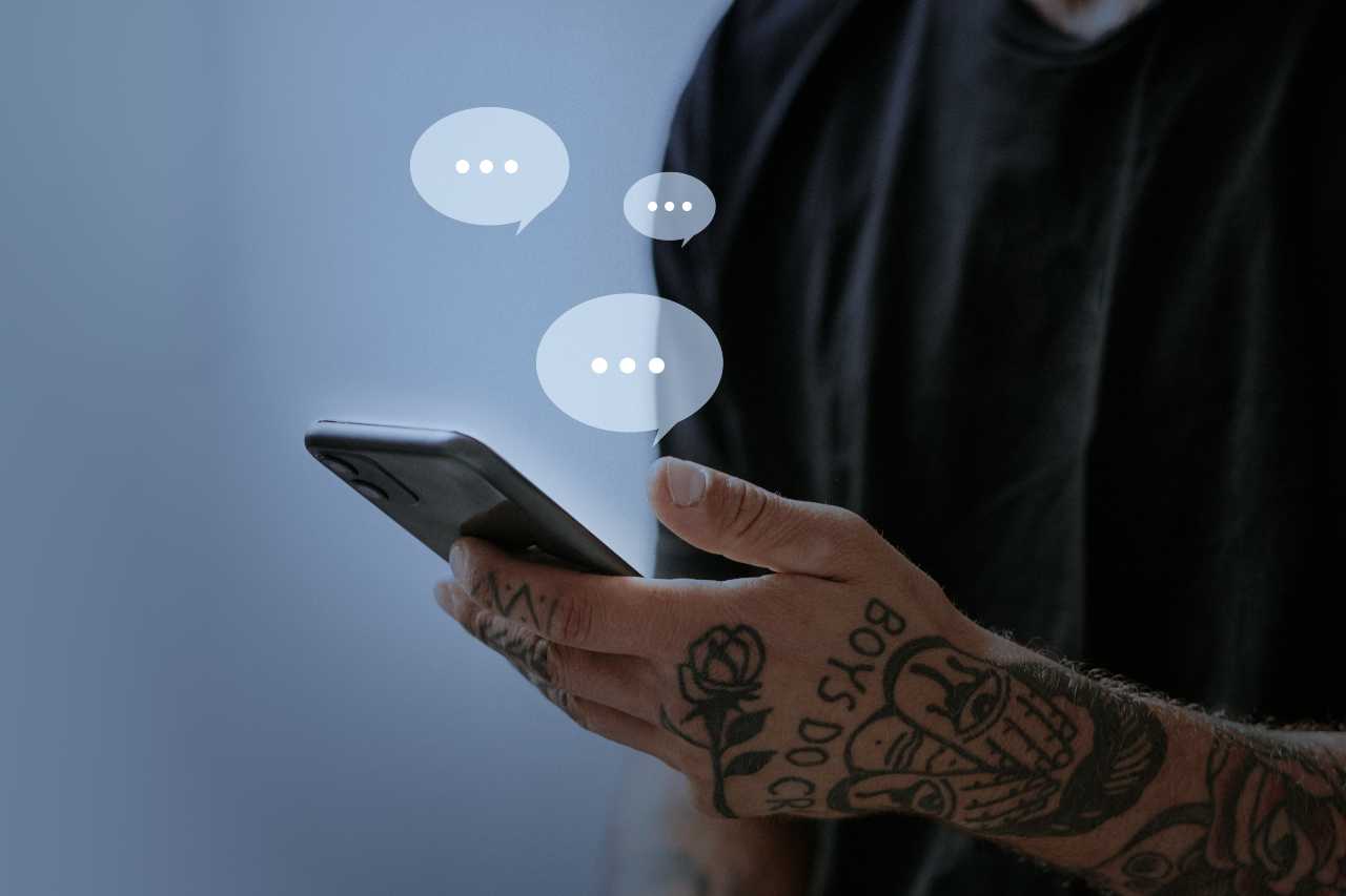 Licenziamento e social media: datore di lavoro sanzionato per uso illecito di messaggi privati